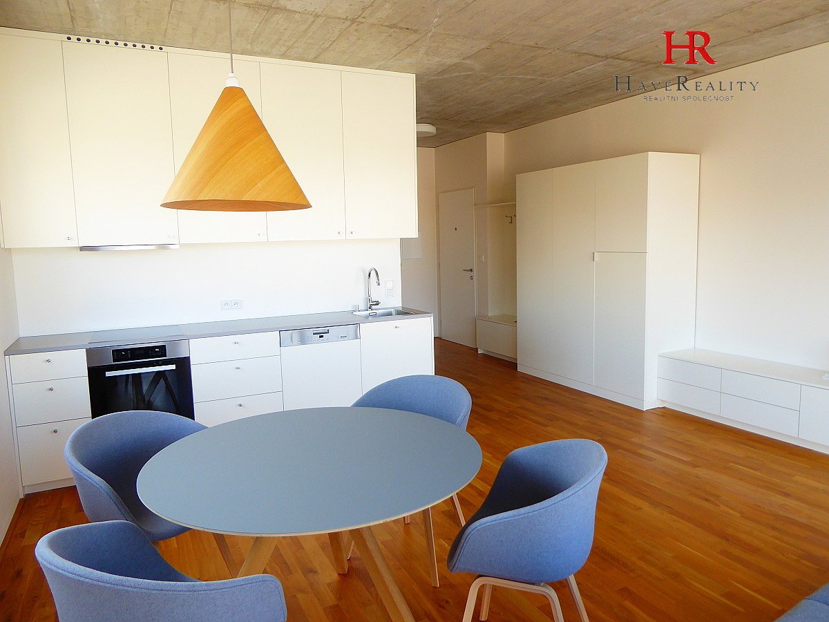 Pronájem exkluzivního, velmi pěkného bytu 2+kk, 52 m2 + terasa 54 m2, centrum, Benešov