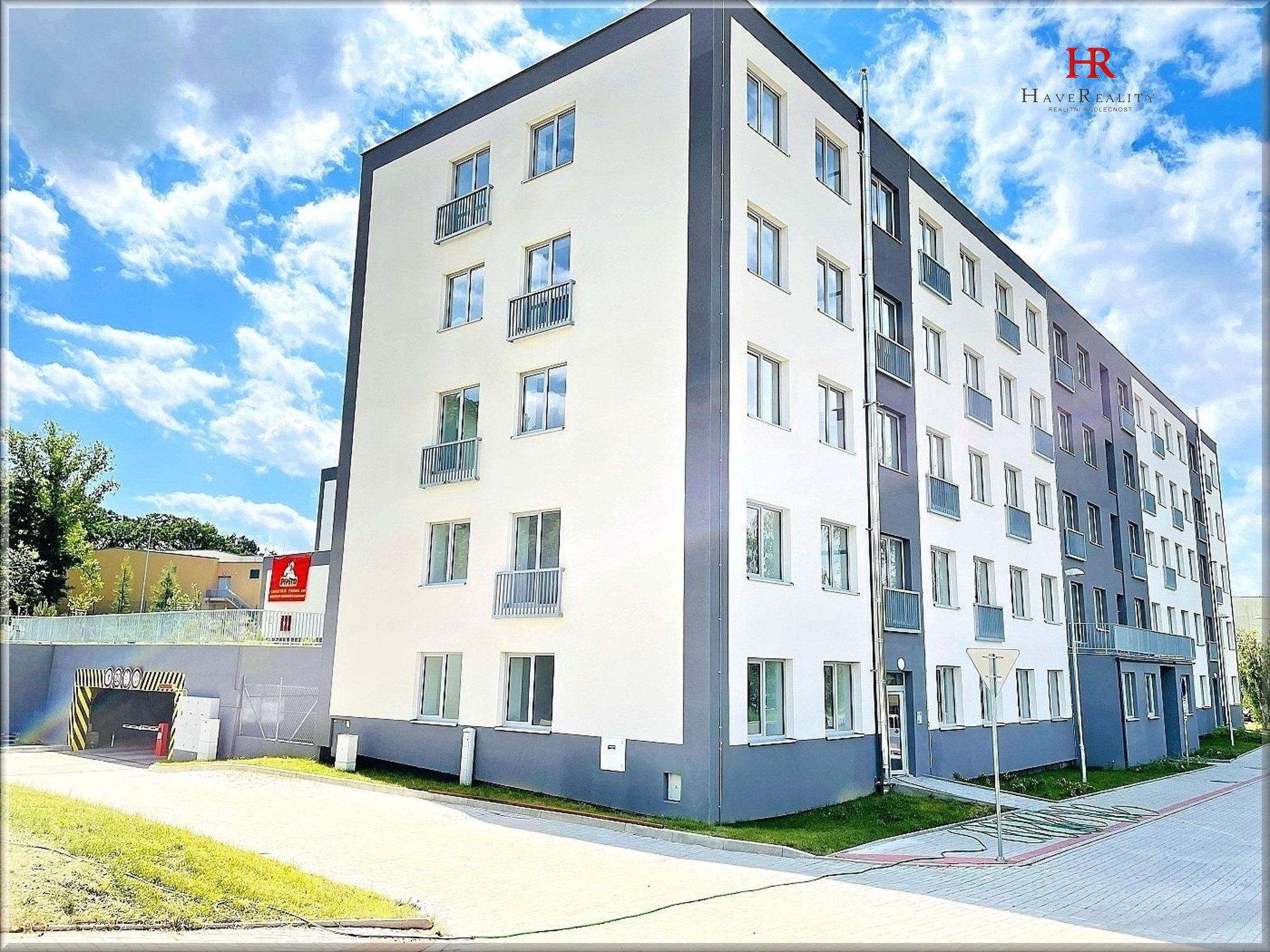 Prodej bytu 2kk, OV, 52 m2, balkón, parkovací stání, sklep, Milovice - Mladá, okres Nymburk.