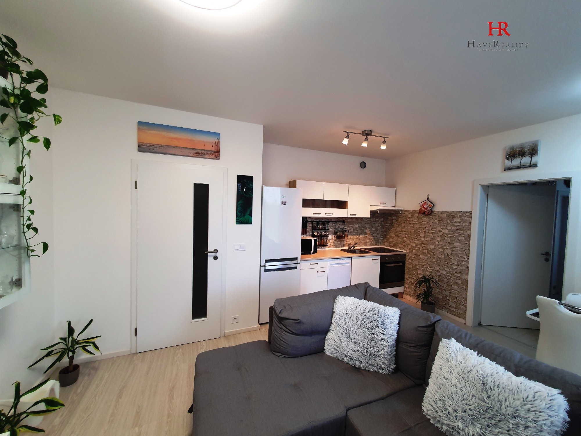 Prodej bytu, 2kk, 50 m2, OV, zahrada 238 m2, garážové stání, sklepní kóje, Praha Zličín, ul. Křivatcova
