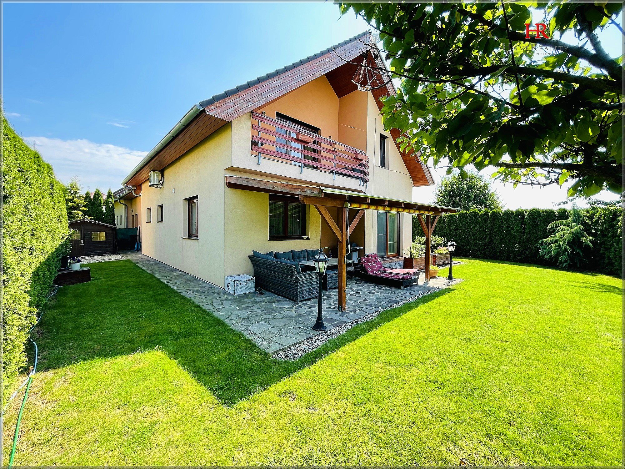 Prodej RD 4+1, garáž, terasa, balkon, pozemek 552 m2, Březí, Praha – východ 