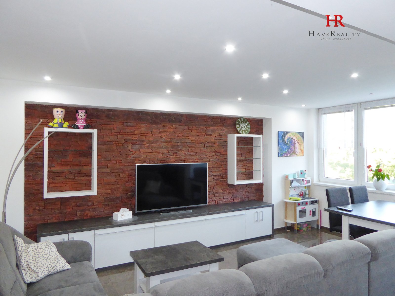 Nabízíme pěkný byt 2+kk/L, 64 m2, panel, OV, Sázava, okr. Benešov