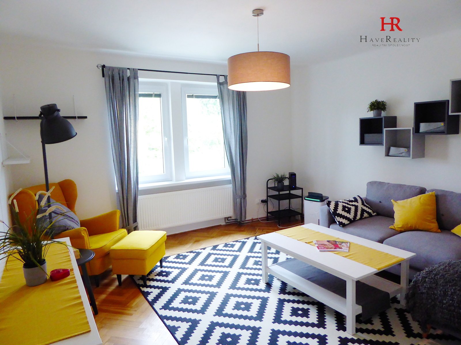 Nabízíme k pronájmu velmi pěkný byt 2+1/B, 57 m2, cihla, OV, Benešov