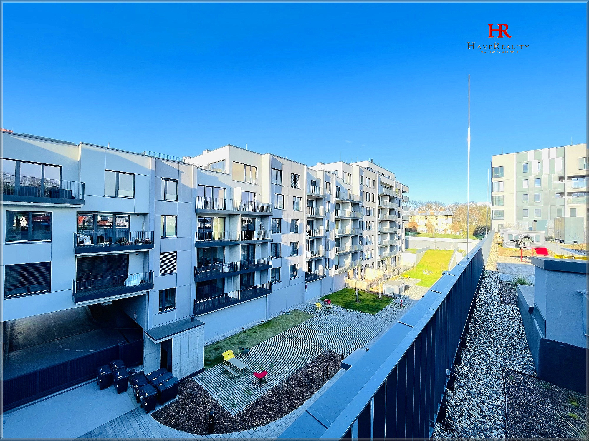 Pronájem atelieru/ kanceláře 2+kk, 57m2/terasa 9m2/parkovací stání, Praha 5- Smíchov, ul. Grafická. 