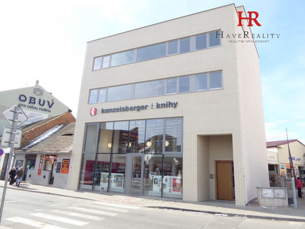 Pronájem velmi pěkného komerčního prostoru s terasou, 35 m2, Benešov