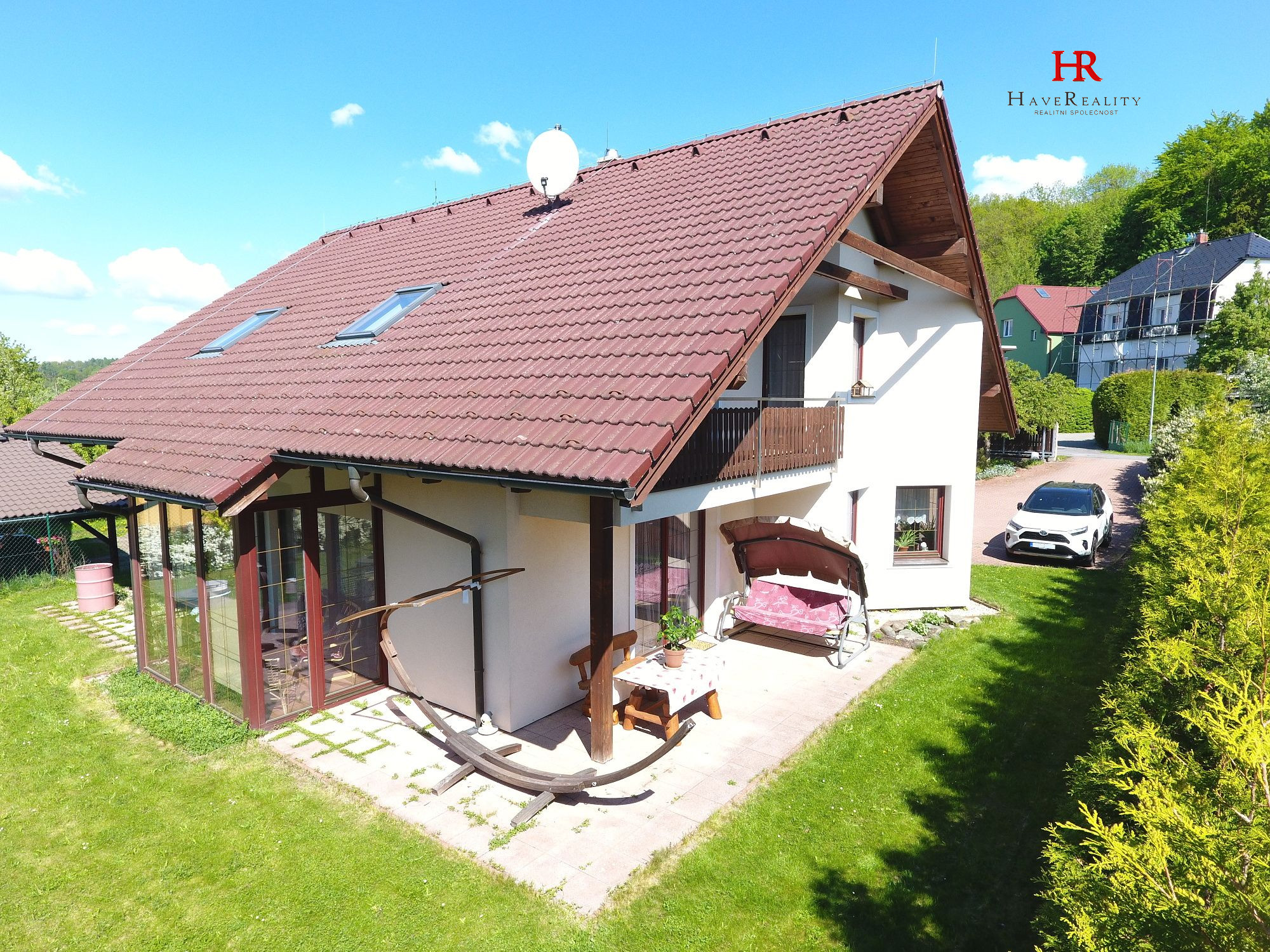 Nabízíme velmi pěkný RD 6+2/2B/2G, cihla, 355 m2, pozemek 1.626 m2, Jenišovice, okr. Jablonec nad Nisou