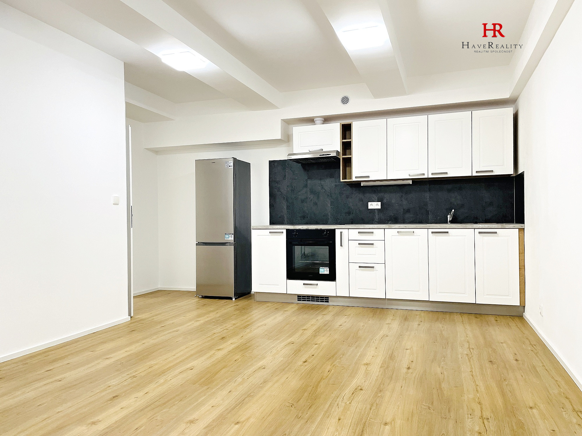 Pronájem ateliéru 2+kk, 58 m2, parkovací stání, Týnec nad Sázavou, Chrást nad Sázavou, Krhanice