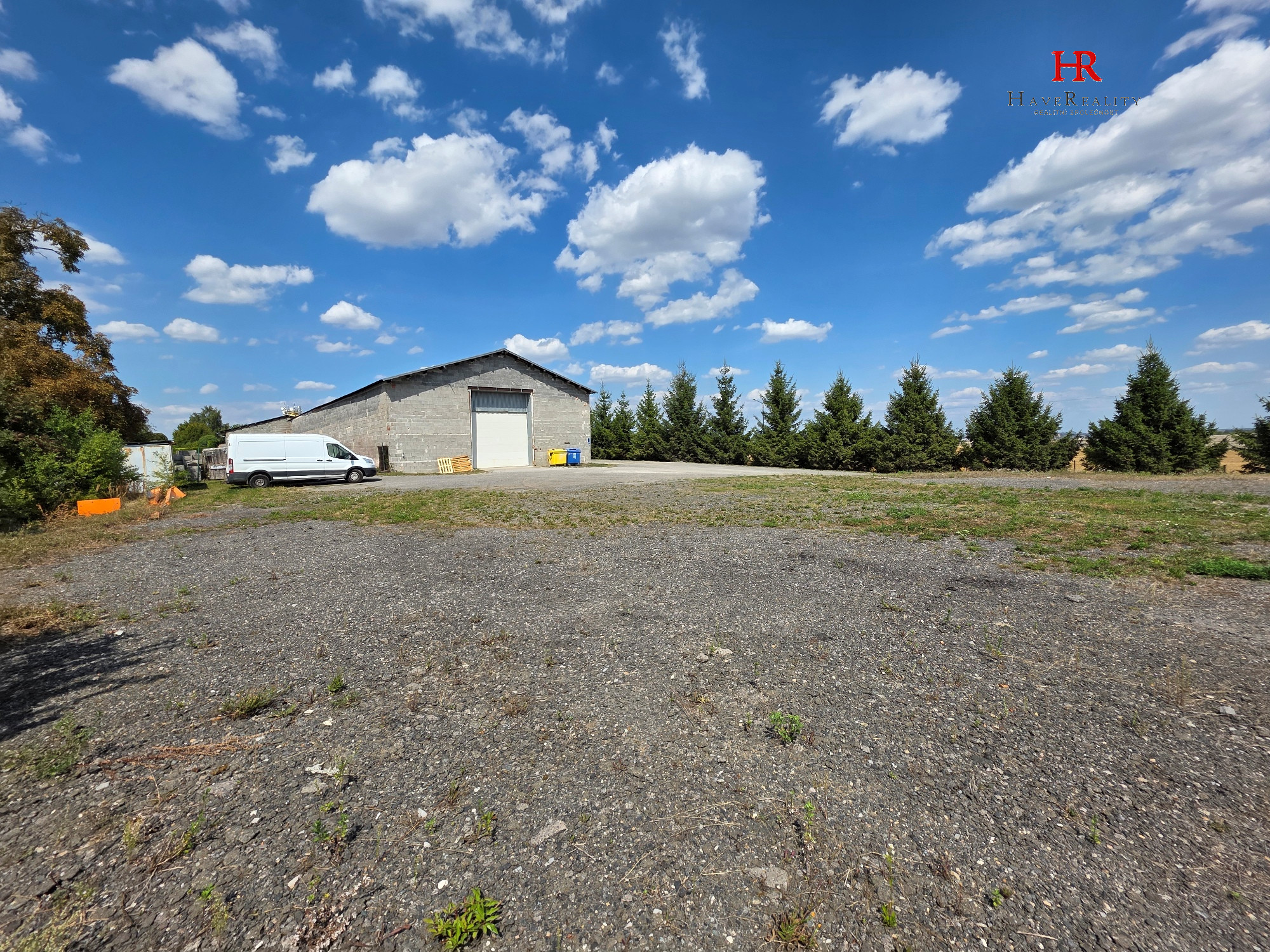 Pronájem zpevněných odstavných ploch v oploceném areálu, 500 m2 a 1 375 m2, Dobříč, Praha-západ