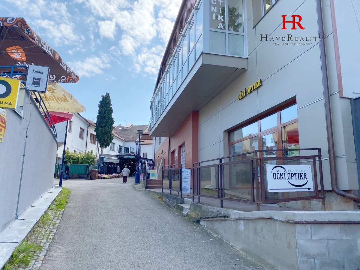 Pronájem lukrativních obchodních prostor 60 m2, v centru města Benešov.