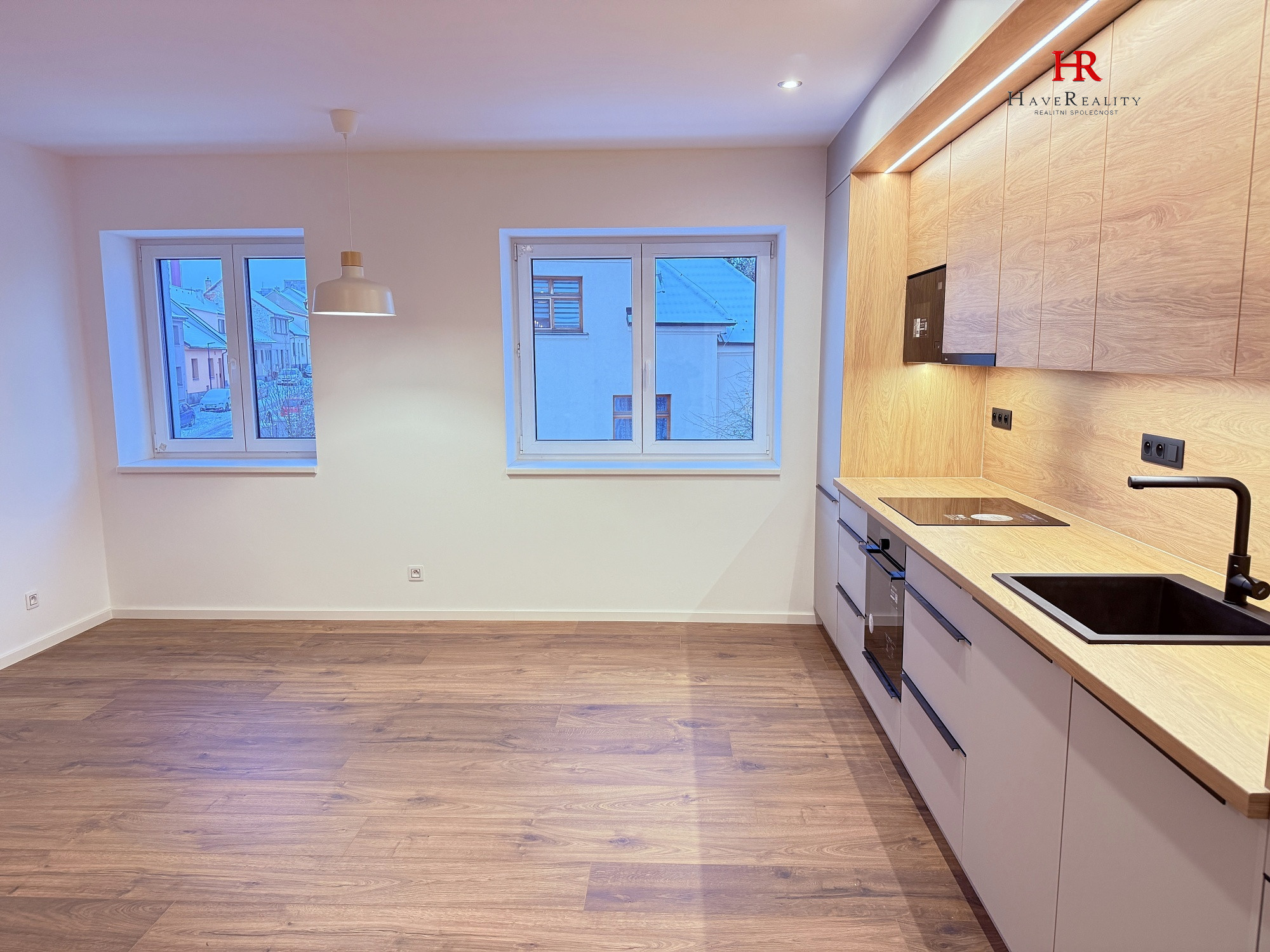 Nabízíme k pronájmu velmi pěkný, zcela nový byt 3+kk/zahrada, 75 m2, cihla, OV, Benešov