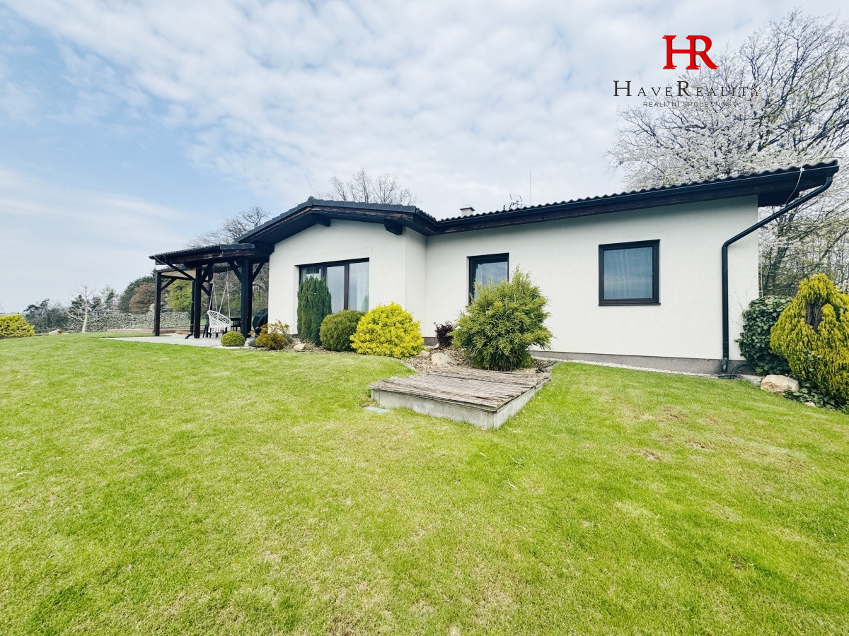 Pronájem rodinného domu 5+kk, 200 m2, zahrada, bazén, terasa, 2 garáž, Jírovice.