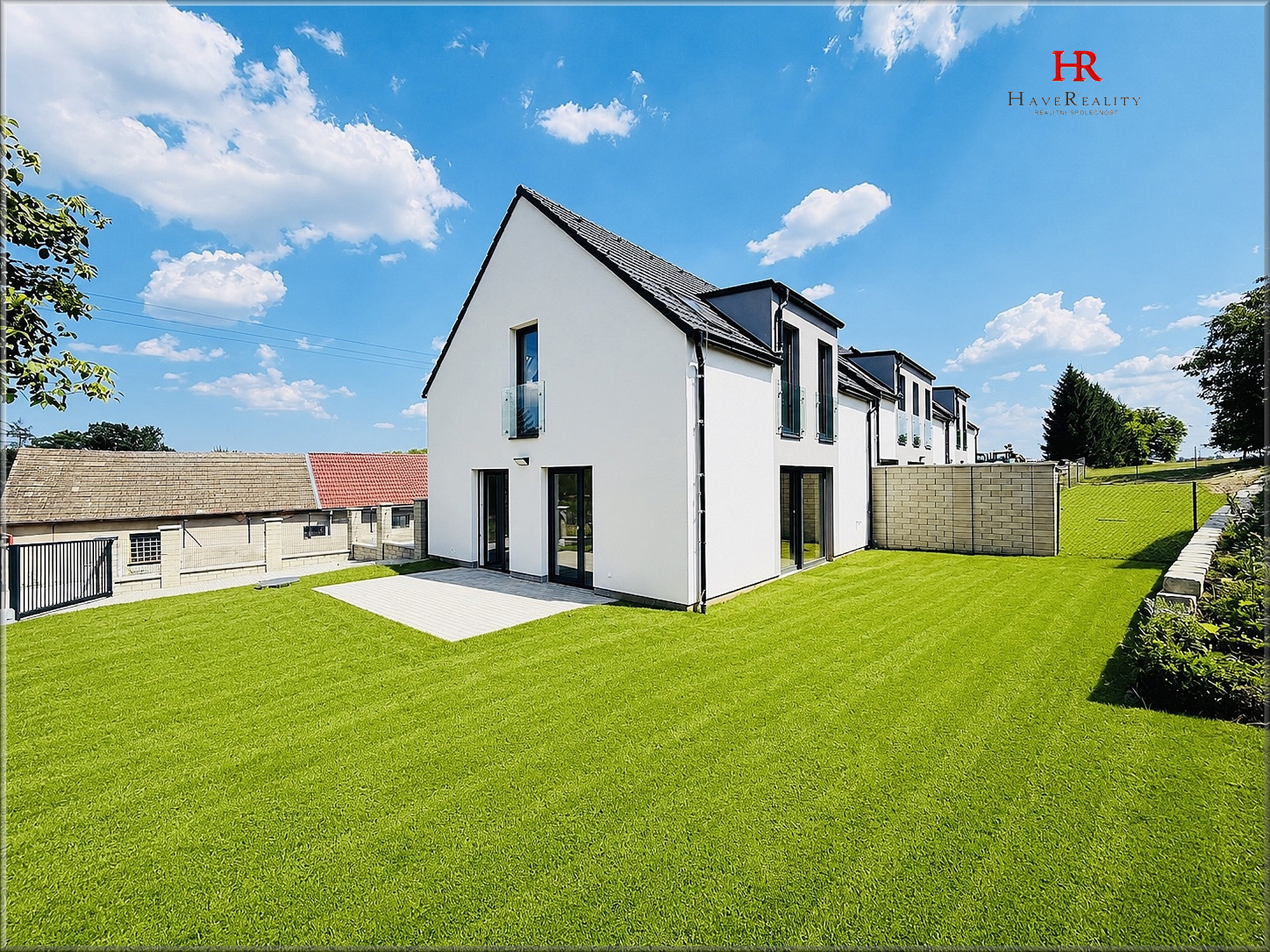 Pronájem novostavby RD 5+kk, 104 m2, s terasou 15 m 2 a pozemkem 408 m2, Vlašim – Bolina.